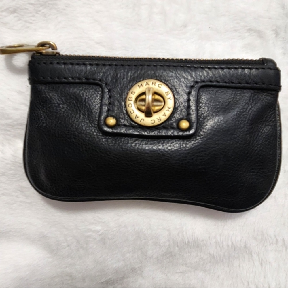 EUC BLACK LEATHER Marc by Marc Jacobs zipper coin with black and white interior